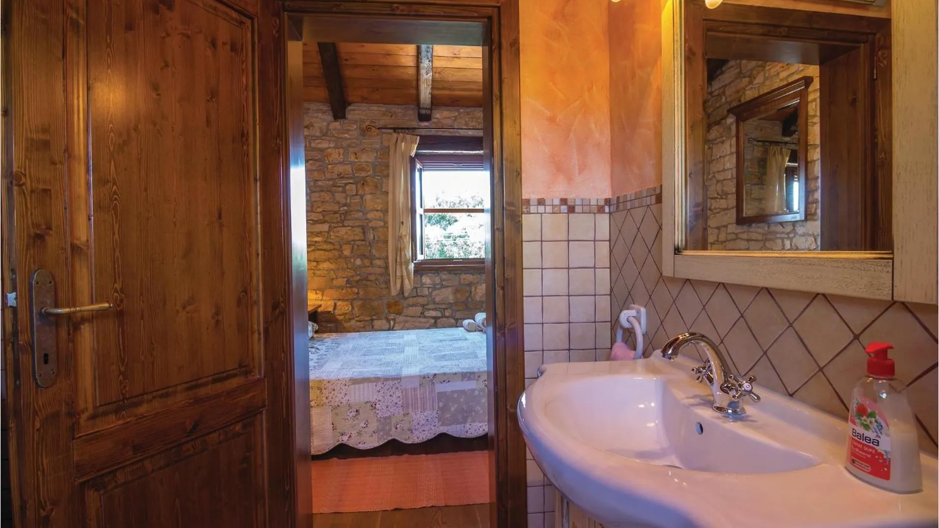 3 Bedroom Stunning Home In Vrsar Hébergement de vacances