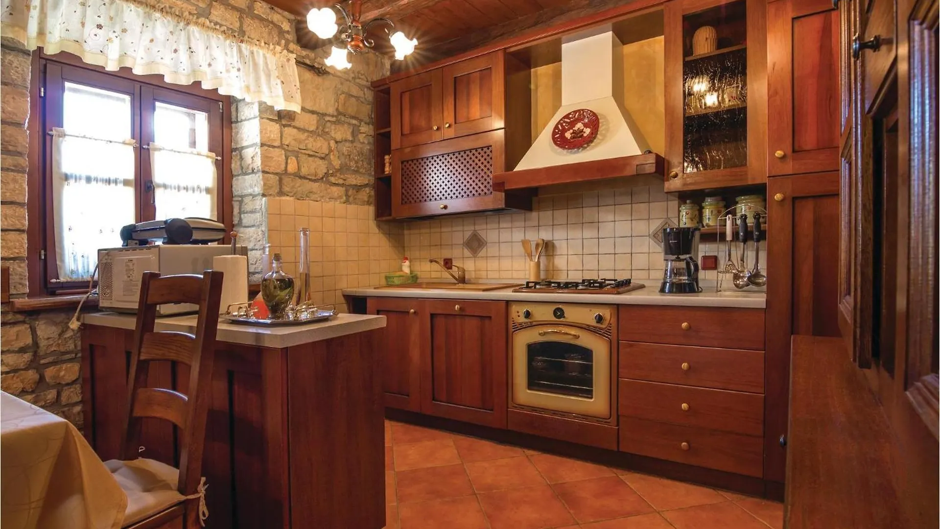 3 Bedroom Stunning Home In Vrsar Hébergement de vacances